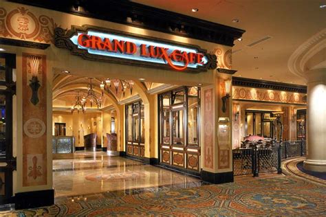 the grand lux cafe